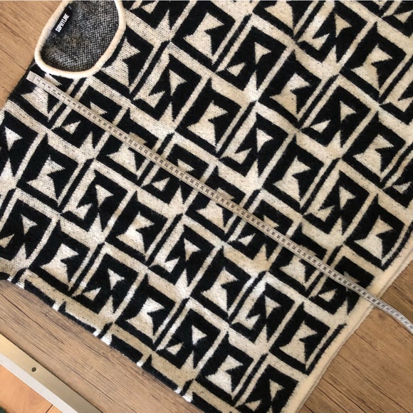 🌚 Black&white geometric print jumper / Small-to-Large - Picture 6 of 6